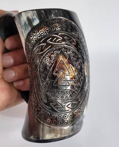 Taza/jarra de cuerno tallado de estilo religioso vikingo - Product Image 1