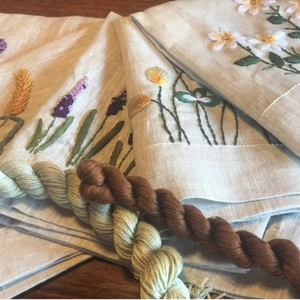 Servilletas de cóctel blancas de lino personalizadas al por mayor con bordado servilletas y accesorios de tela de primera calidad - Product Image 4