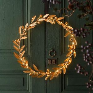 Guirnalda de metal única de estilo vintage con hojas florales bellamente diseñadas para mejorar los espacios interiores modernos y tradicionales - Product Image 2