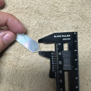 Cuillères à caviar artisanales en nacre, ustensiles naturels exquis et non toxiques pour des dîners élégants, cadeaux gourmands - Product Image 3