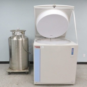 CRYOPLUSS 3 Système de stockage d'énergie mural au lithium-ion Hy-brid Grid pour la maison avec sortie CA 20-50 kWh 24V - Product Image 1