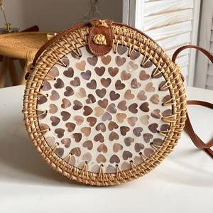 Bolso cruzado de ratán con incrustaciones en el centro de perlas para mujer, bandolera de diseño elegante con círculo Bali, venta al por mayor - Product Image 4