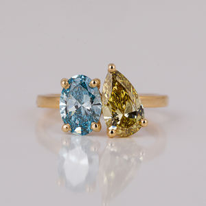 Anillo solitario de estilo clásico Toi Et Moi de oro amarillo de 14 quilates, regalo de aniversario de boda de moda para ella con corte de pera ovalado certificado IGI - Product Image 1