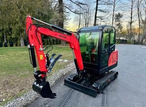 LIVRAISON GRATUITE AGT NT30 MINI-EXCAVATRICE 16 CV Lame avant de 51 pouces Cabine intégrée Ventilateur intérieur Pouce hydraulique Bras oscillant Homologué EPA CE - Product Image 5