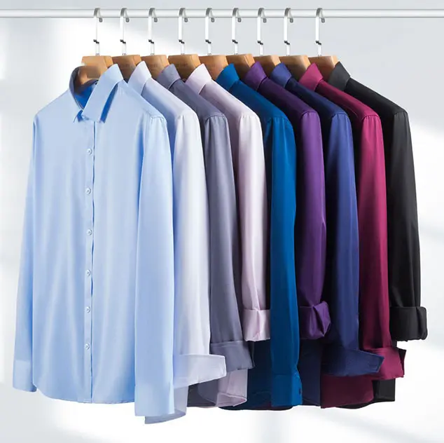 Logo personnalisé OEM pour hommes, couleur unie sans repassage, coupe ajustée sans poches, parfait pour le printemps et l'automne, chemise extensible dans les quatre sens.
