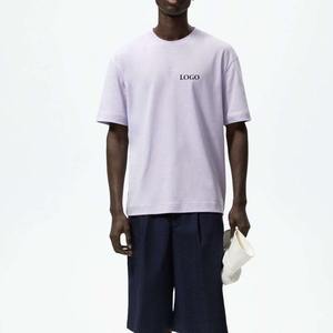 เสื้อยืดคอกลมแขนสั้นทรงหลวมผ้าฝ้าย 100% สำหรับผู้ชาย สกรีนลายแบบซิลค์สกรีน ผลิตตามสั่ง ผ้าระบายอากาศเป็นมิตรกับสิ่งแวดล้อม ด้านหน้า - Product Image 4