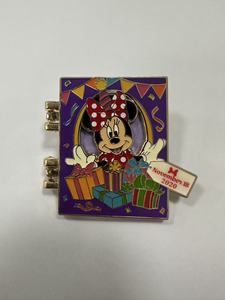 Épingles à revers personnalisées en alliage de zinc découpées sur mesure, motif dessin animé, fabriquées au Vietnam - Product Image 1