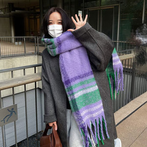 Écharpe en mohair brossé OEM & ODM personnalisée Écharpe tricotée d'hiver à rayures multicolores Écharpe chaude en mohair de créateur tricotée - Product Image 2