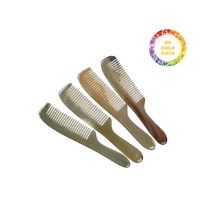 Peine de cuerno de buena calidad con acabado hecho a mano: cada pieza de cuerno de búfalo presenta remolinos y sombras naturales - Product Image 1