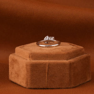 Anillo de diamante solitario de oro sólido de 18 quilates hecho a mano personalizable Lab Grown Princess Pear Cut joyería de compromiso IGI Bezel Trendy - Product Image 3