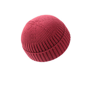 Bonnet court tricoté en acrylique 100% personnalisé pour hommes Bonnet d'hiver en coton avec broderie 3D OEM et options d'impression de logo - Product Image 3