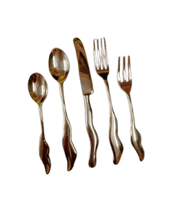 Ensemble de couverts écologiques en acier inoxydable avec manches ondulés pour un confort de repas amélioré et une esthétique raffinée pour les fêtes - Product Image 1