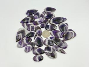 พลอยแอมะทิสต์สีม่วงธรรมชาติ 100% คุณภาพสูง AAA+ รูปทรงหลวมหลากหลายแบบ ขนาดตามสั่ง สำหรับทำเครื่องประดับ จำนวนมาก จาก IBRAHIM GEMS - Product Image 4