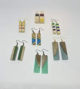 Boucles d'oreilles en forme de coeur en résine noire et blanche, en forme de cœur, rondes et géométriques, en bois doré - Product Image 2