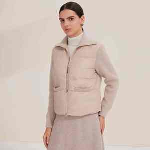 เสื้อแจ็คเก็ตบอมเบอร์สำหรับผู้หญิง ผ้าโพลีเอสเตอร์ 100% ระบายอากาศได้ดี แห้งเร็ว เหมาะสำหรับกิจกรรมกลางแจ้ง มีฮู้ดถอดได้ แขนถัก หนา ทรงหลวม ปรับแต่งได้ - Product Image 4