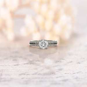 Anillo de Compromiso de Plata con Moissanita Premium de 1 Quilate, Corte Redondo, Diseño de Media Eternidad con Diamantes, Joyería de Lujo para Bodas, Venta al por Mayor - Product Image 5