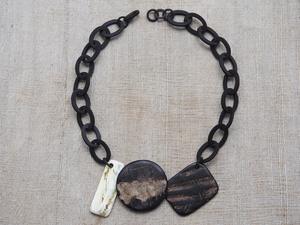 Collar de Lujo Hecho a Mano con Cuerno de Búfalo, Joyería Natural y Sostenible para Mujer, Alta Calidad - Product Image 3