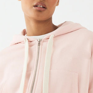 Sweat à capuche avec matière en coton / polyester, design court avec ourlet côtelé et matière douce avec logo personnalisable pour la vente en gros - Product Image 2