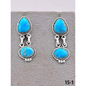 Boucles d'oreilles pendantes faites à la main en turquoise blanche et argent sterling, forme goutte d'eau avec serti clos, style Southwest - Product Image 2