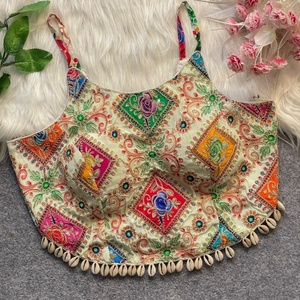 Hermosa crepé natural con estampado de posición y blusa bordada Fabricante y proveedor de Surat a la tarifa más baja - Product Image 1