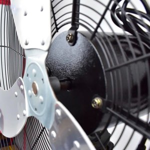 Notre nouveau système de ventilation technologique HVLS (Haute Vitesse et Faible Volume) est plus confortable et efficace. - Product Image 2