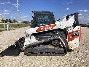 Cargadora de Ruedas Bobcat T76 2023 con Motor Caterpillar, Carga Nominal de 5 Toneladas, Bomba Hidráulica TCM y Accesorio de Cucharón - Product Image 3