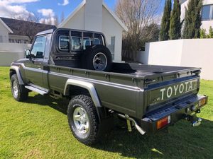 Toyota Land Cruiser Pickup Hardtop SUV 8L Turbo ACC Cruise R17 Options essence/diesel FWD boîte de vitesses automatique disponible à droite 2021 - Product Image 5