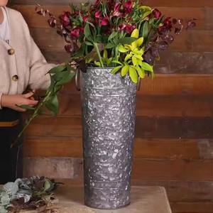 Lujosa maceta de flores de metal de alta calidad para uso en restaurantes de hotel - Product Image 1