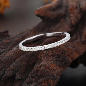 Anillo Minimalista de Eternidad, Geométrico, Romántico, con Diamante Blanco Certificado por IGI, Engaste de Puntas - Product Image 4