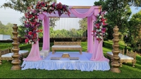 Chaises Queen & King Throne de luxe à dossier haut Canapé en plastique en bois d'hôtel d'occasion avec table de mariage Vente à bas prix Vie en plein air Utilisation en intérieur