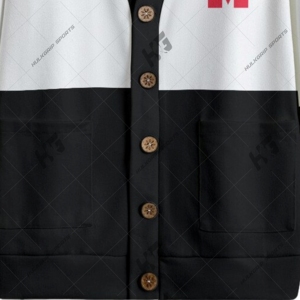 École | Collège | Veste universitaire personnalisée – Cardigan unisexe style Letterman à boutons - Product Image 4