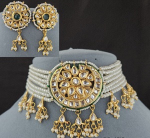Design chic meilleure qualité Kundan tour de cou ensemble avec boucles d'oreilles mignonnes ensemble classique pour les femmes pour la collection de mariage pour les femmes - Product Image 3