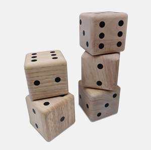 Dés géants en bois faits à la main pour la cour, bois de la meilleure qualité, vente en gros et OEM disponibles - Product Image 1