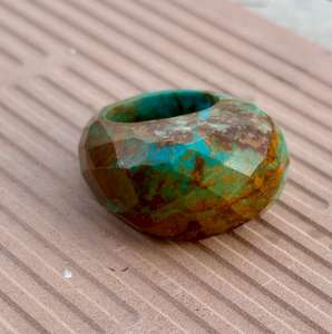 แหวนพลอยสีเทอร์ควอยส์ Arizona ธรรมชาติออกแบบมาอย่างมีเอกลักษณ์ด้วยมือแกะสลักเครื่องประดับสีเทอร์ควอยซ์ที่สวยงาม - Product Image 4