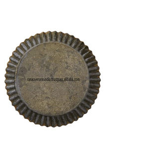 Lujoso plato redondo de metal galvanizado para servir perfecto para fiestas, uso en la cocina o decoración del hogar en diversos tamaños y diseños - Product Image 3