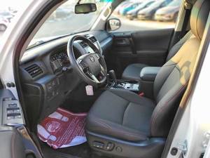 Occasion pour Toyota 4Runner avec sièges en cuir intérieur foncé et transmission intégrale 12 mois de garantie Vente en ligne - Product Image 5