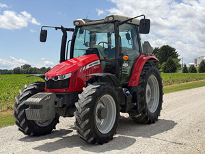 Achetez un tracteur Massey Ferguson 5613 de haute qualité disponible en gros, doté d'une forte capacité agricole - Product Image 1