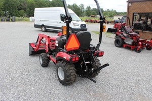 รถแทรกเตอร์มัลติฟังก์ชั่น 2027 Mahindra 1100 ซีรีส์ 1120 HST ขับเคลื่อน 4 ล้อ ระบบเกียร์ 20 แรงม้า พร้อมที่ตักด้านหน้าและชุดเกียร์ - Product Image 4