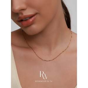 Collana Sottile Delicata Placcata Oro 18K con Catena Arcobaleno e Perline Geometriche, con Ciondolo Inossidabile, Idea Regalo - Product Image 5