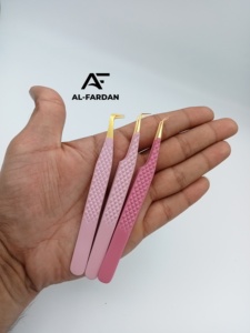 แหนบดัดขนตาปลายแหลม 90 องศา สแตนเลส สีชมพูอ่อน รุ่นขายดี พร้อมขาตั้งพลาสติก - Product Image 6