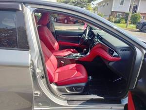 รถยนต์โตโยต้า แคมรี่ ปี 2020 รุ่น AWD XSE 4 ประตู ซีดาน เครื่องยนต์เทอร์โบ หุ้มเบาะหนัง ภายในสีอ่อน ยาง R20 เกียร์อัตโนมัติ 8 สปีด ระบบควบคุมความเร็วอัตโนมัติแบบแปรผัน (ACC) พวงมาลัยซ้าย - Product Image 4