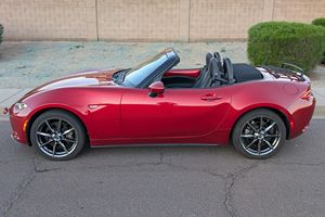 Mazda MX-5 Miata Grand Touring 2016 USADO con Volante a la Izquierda/Derecha - Product Image 2