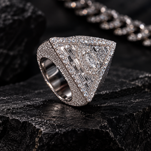 Nouvelle conception Bague Hip Hop en Argent 925 avec Moissanite VVS taille Baguette, Halo triangulaire et motif poire, entièrement sertie de pierres, Bijou de déclaration pour Hommes - Product Image 1