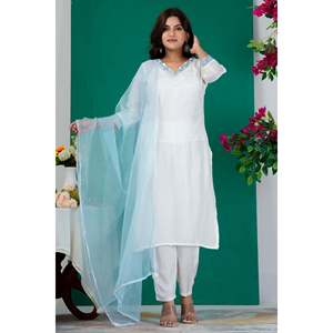 Ensemble de kurta en mousseline de soie blanche élégante avec dupatta bleu clair - Product Image 3