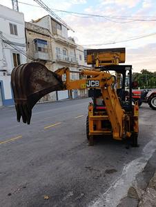 Chargeuse compacte sur chenilles de type mobile, capacité nominale de 3 tonnes, avec mini-benne avant et rétrocaveuse à entraînement par pompe, à vendre - Product Image 4
