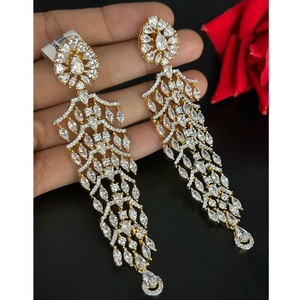 Pendientes de tono dorado de circón de la mejor calidad a la moda, ropa moderna, piedras AD, busca fiesta, función de boda, colección de ropa para mujer - Product Image 1
