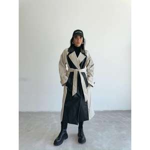 Trench-coat pour femme avec empiècements en cuir le long du col, couleur pierre - Product Image 4