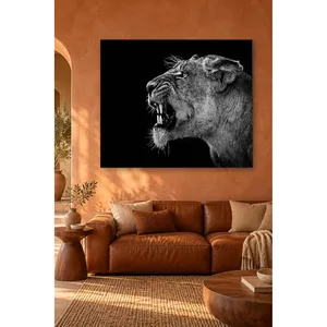 Profil de la lionne rugissante Fida sur fond noir, impression sur toile - Product Image 5