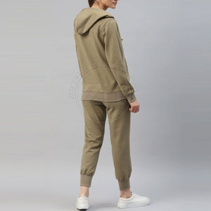 Dernière conception du fabricant pakistanais : Vêtements d'hiver décontractés pour femmes grandes tailles, style streetwear, 100 % coton, légers, respirants, avec logo - Product Image 3