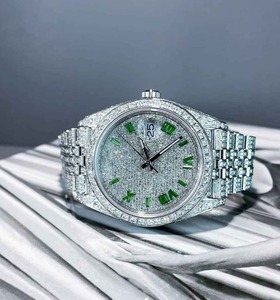 Montre analogique de luxe hip-hop de qualité supérieure, cadran en verre glacé vert à découpe moissanite, bracelet en acier inoxydable, à vendre - Product Image 1